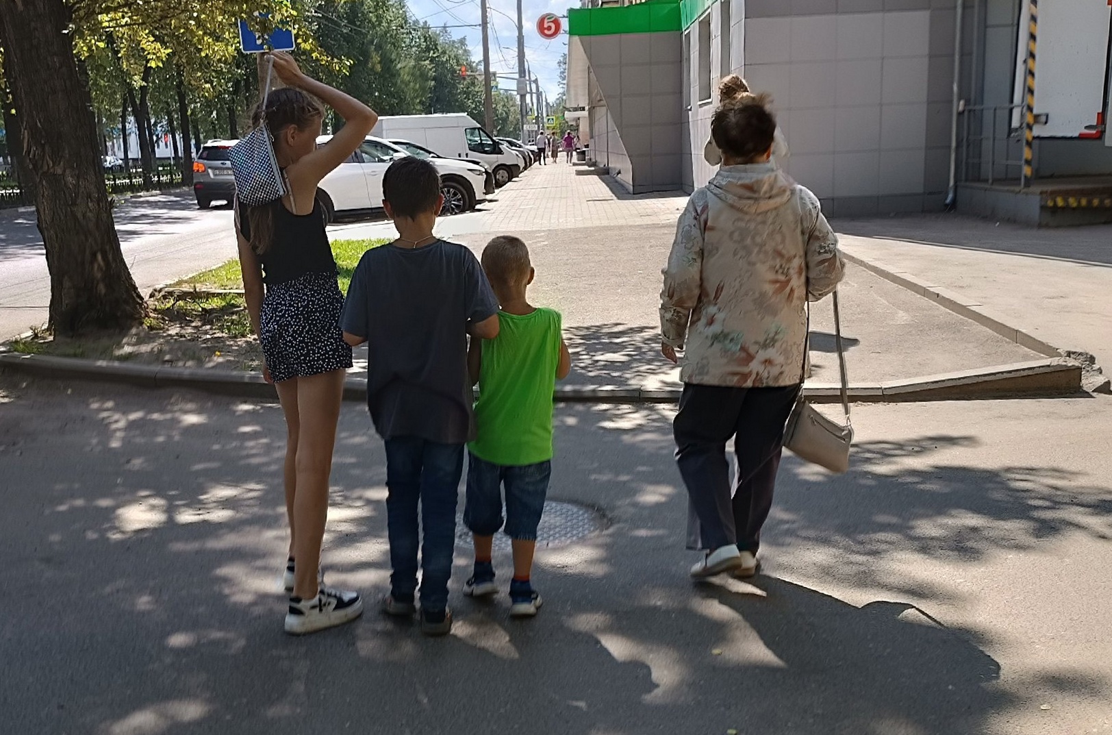Десять тысяч рублей к школе с барского плеча: новая выплата обрадовала сотни семей с детьми