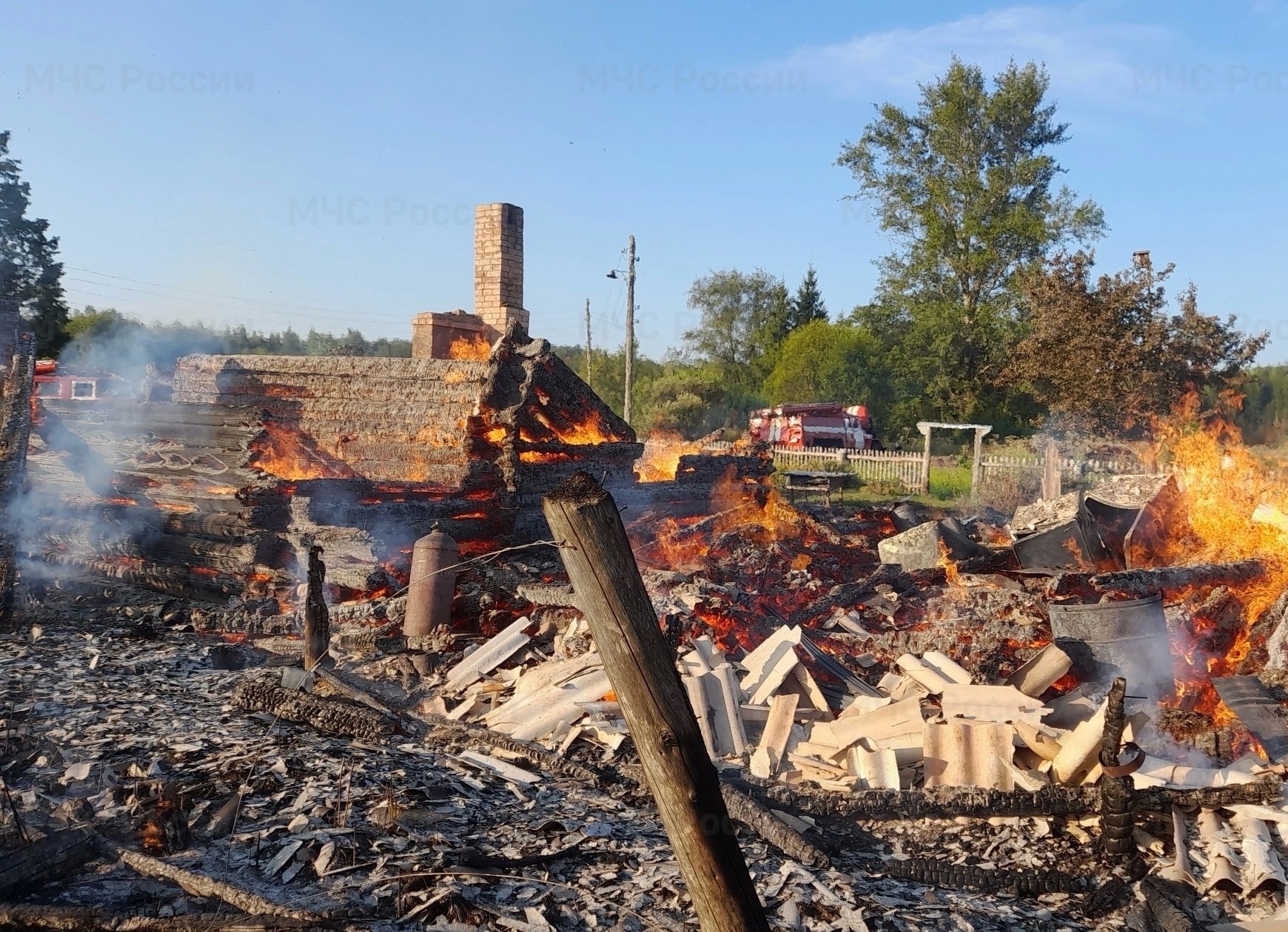 В Ярославской области дотла сгорели два жилых дома