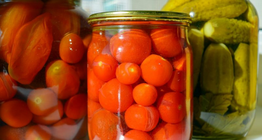Незабываемый вкус из детства как в СССР: идеальный рецепт маринованных томатов