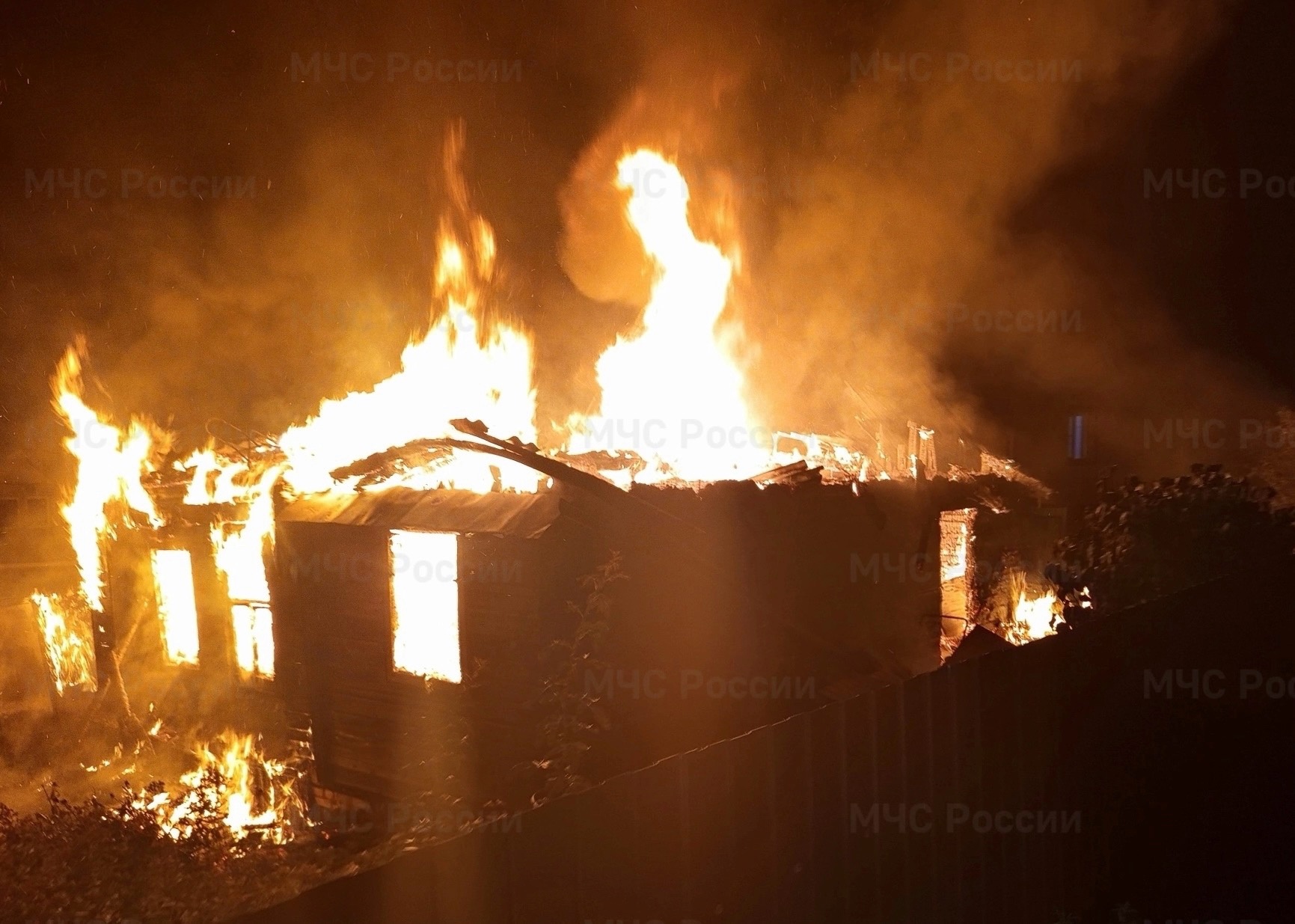 В Карабихе частный дом полностью уничтожило огнем