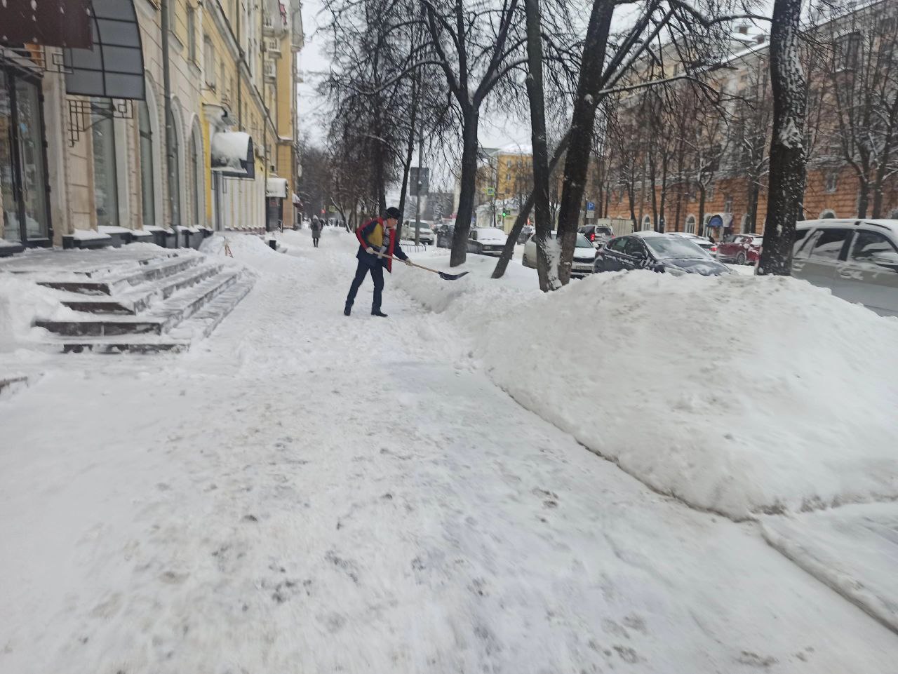  Чиновники призвали ярославцев закупиться снеговыми лопатами и пригрозили штрафами