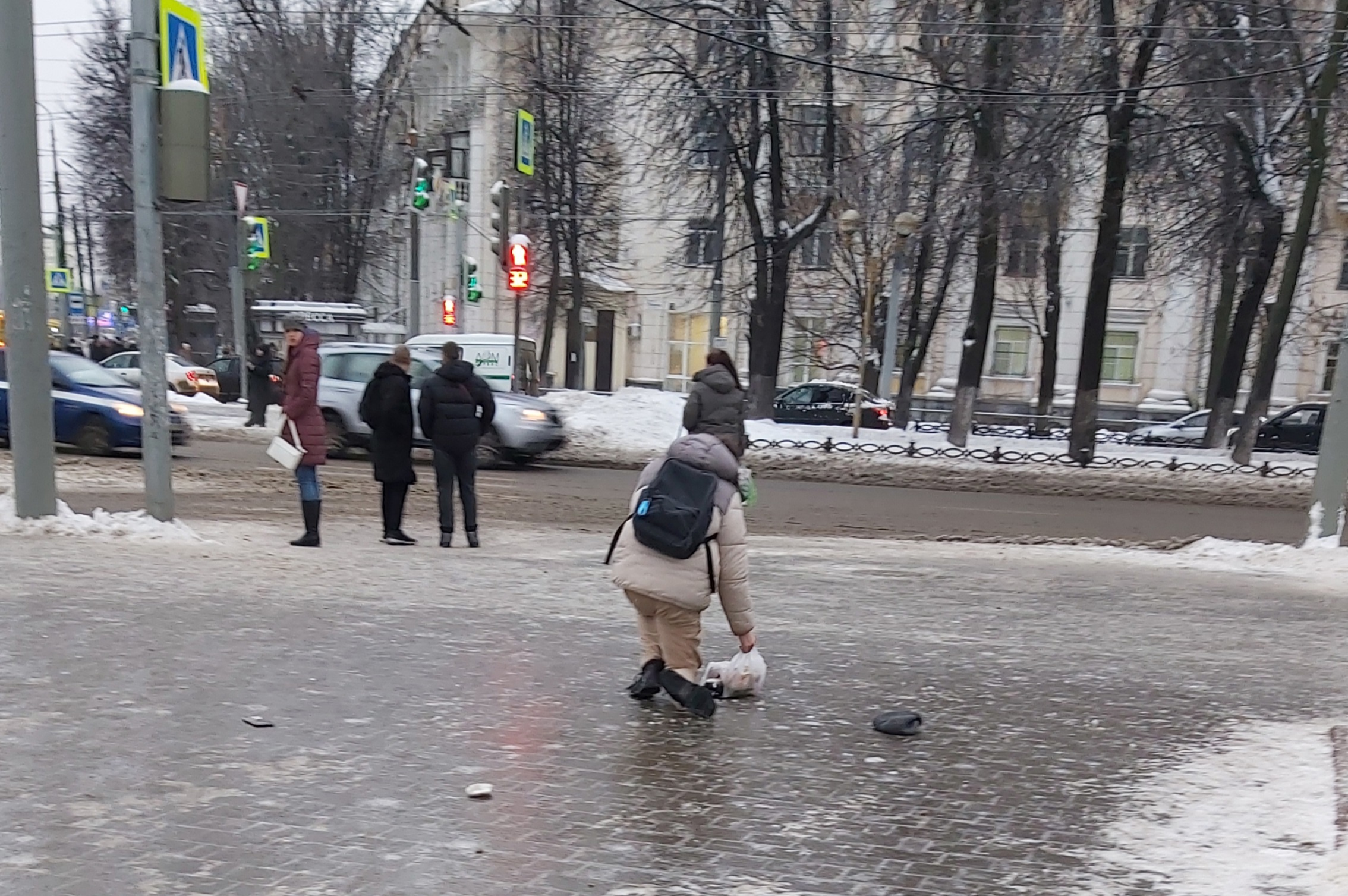 Полтысячи ярославцев переломались в гололёд за три дня