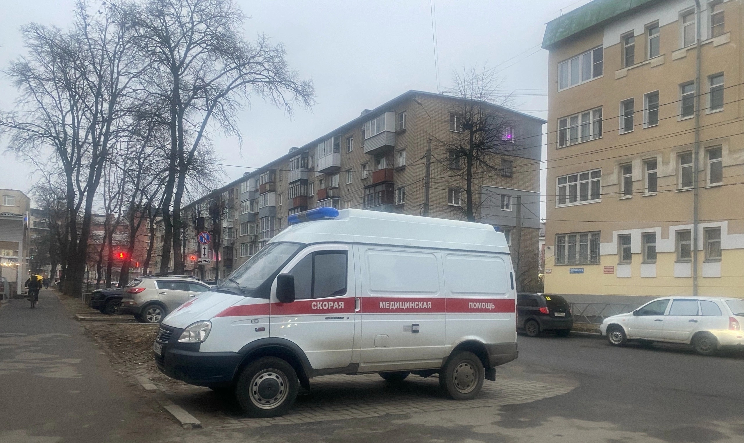 В Рыбинске росгвардейцы помогли врачам доставить буйного пациента в больницу