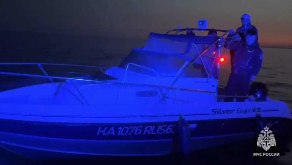 Сотрудники ГИМС спасли трёх человек в Рыбинском море и оштрафовали